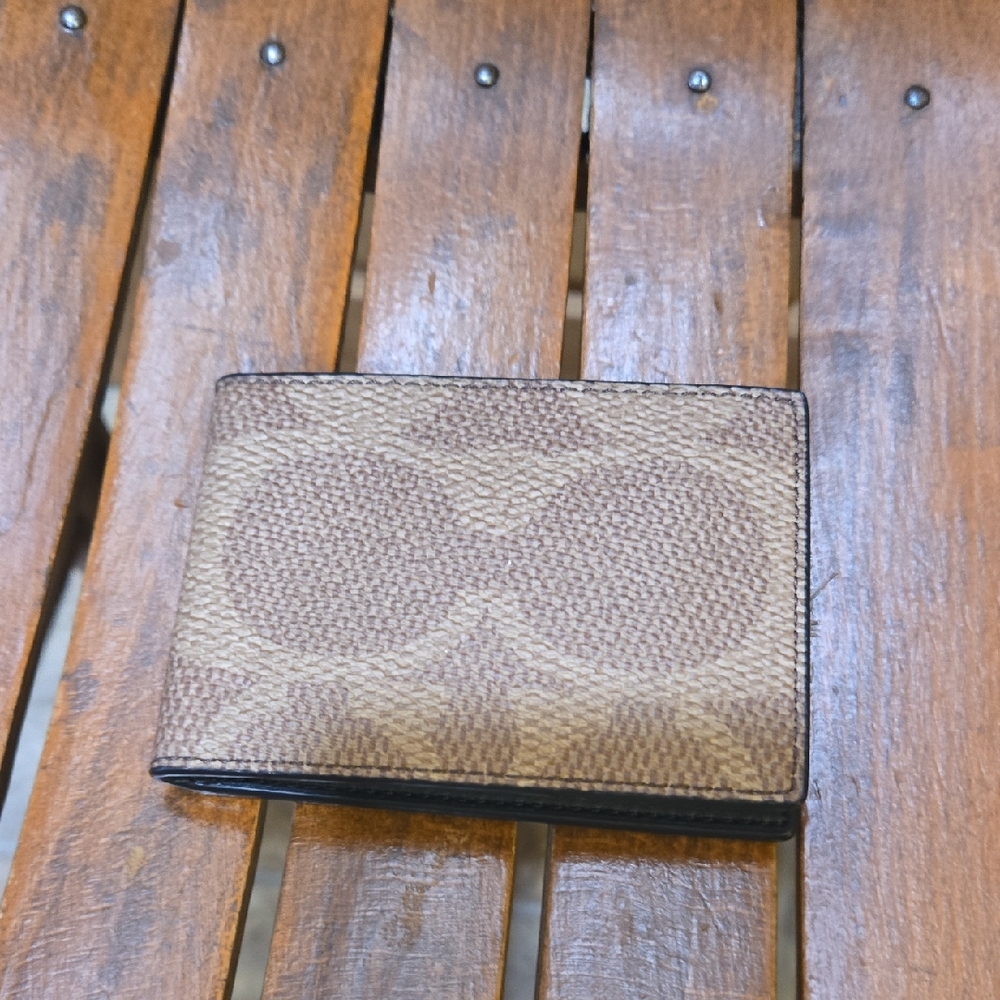 Brand New Couch Outlet Billfold Wallet In Canvas